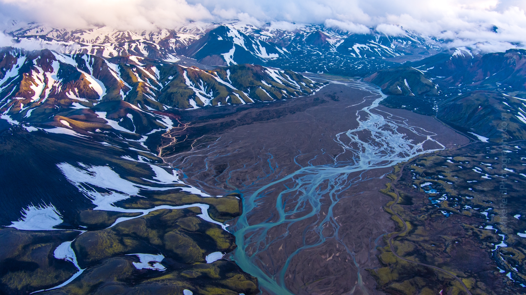 Over Iceland Drone Rivers into the HIghlands