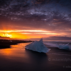 Iceland Jokulsarlon Sunrise Sunrays Ice.jpg