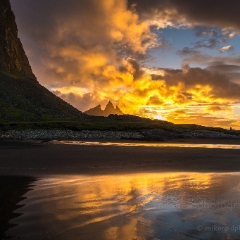 Iceland Stokksnes Vestrahorn  Brunnhorn Sunrise Reflection.jpg