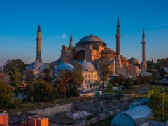 Istanbul Hagia Sophia Dawn Light.jpg