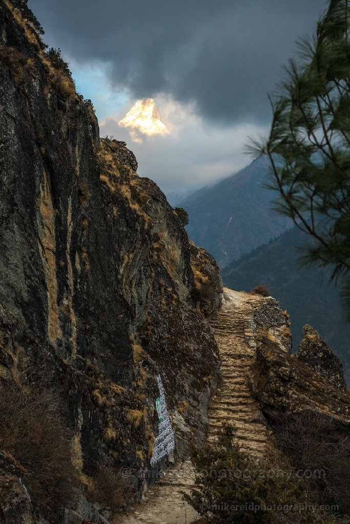 Trail to Ama Dablam Nepal