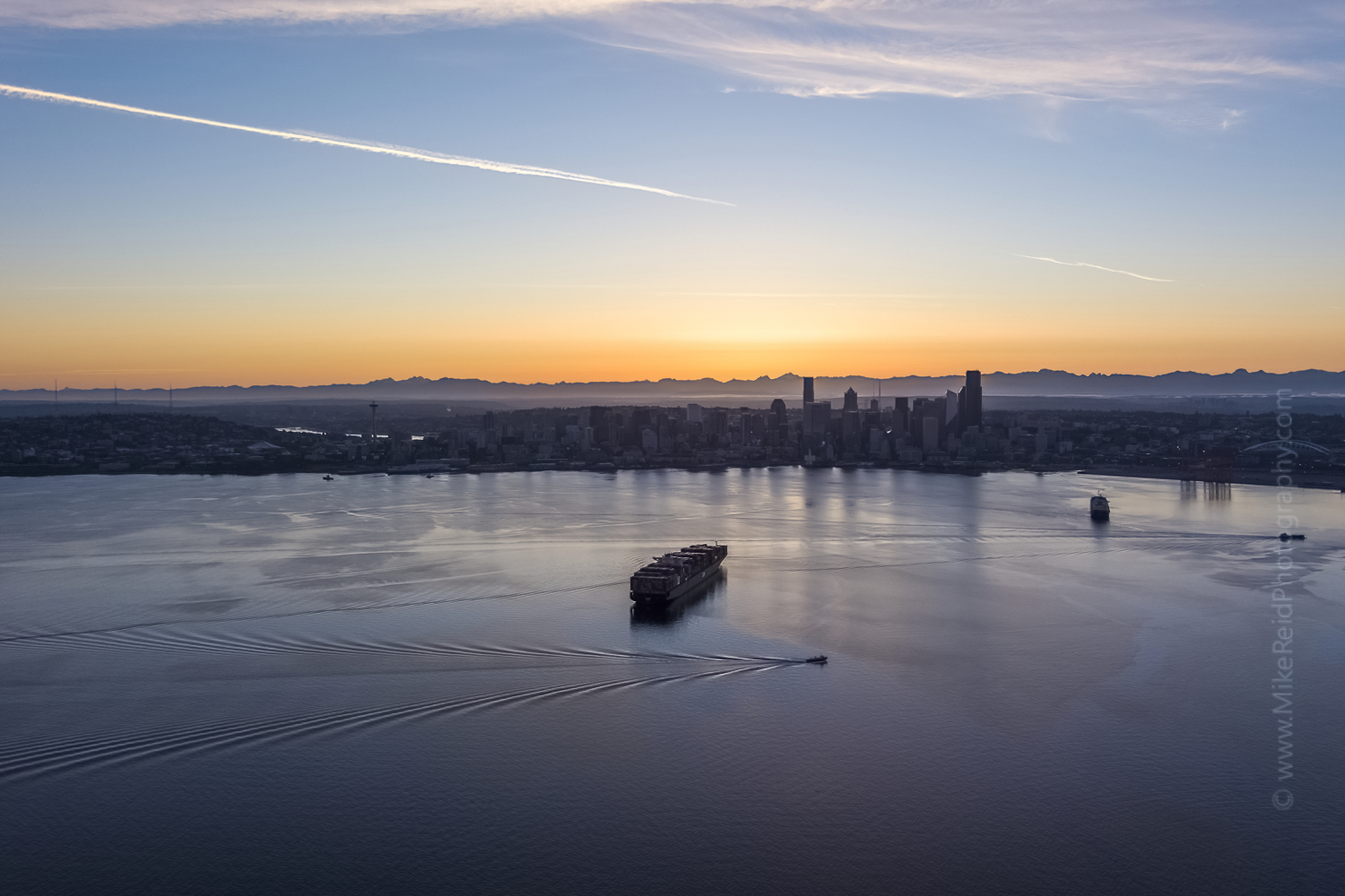 Over Seattle Elliott Bay Sunrise #seattle #dronephotography #dronevideo #aerial #aerialphotography #aerialvideo #northwest #washingtonstate