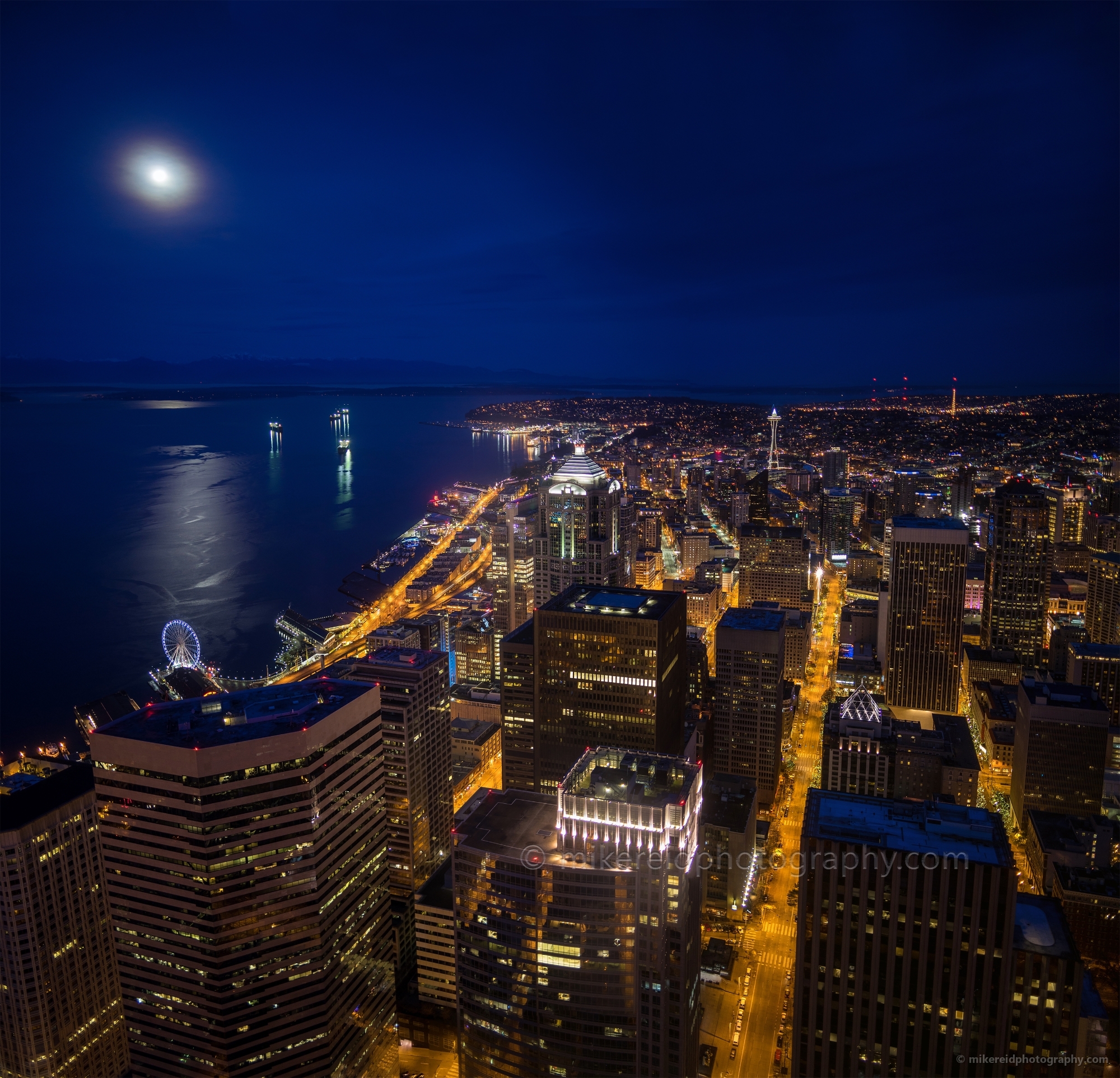 Downtown Moonset Light