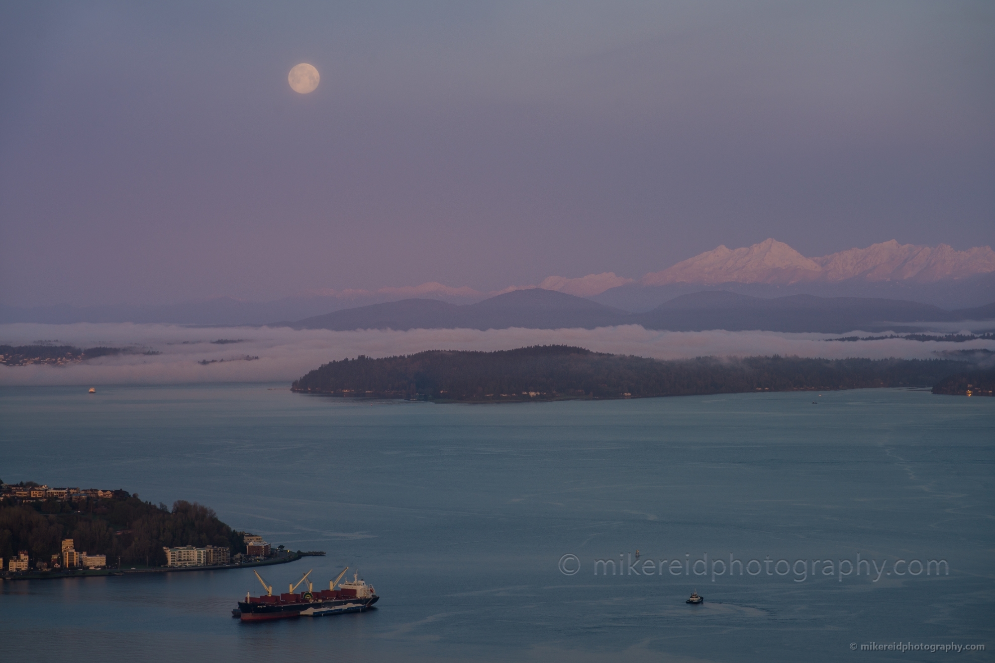 Moonset Over the Olympics Sky View Observatory Seattle
