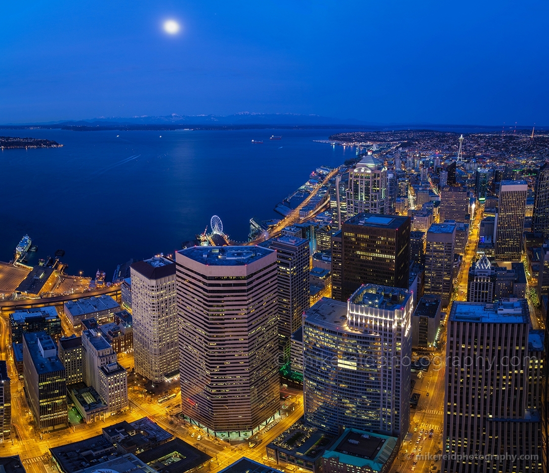 Moonset Seattle Dusk