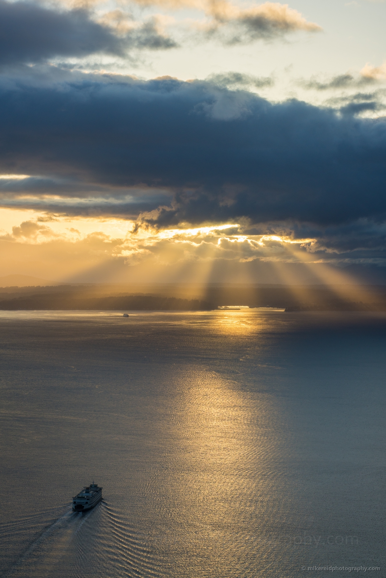 Seattle Photography Bainbridge Ferry Sunrays