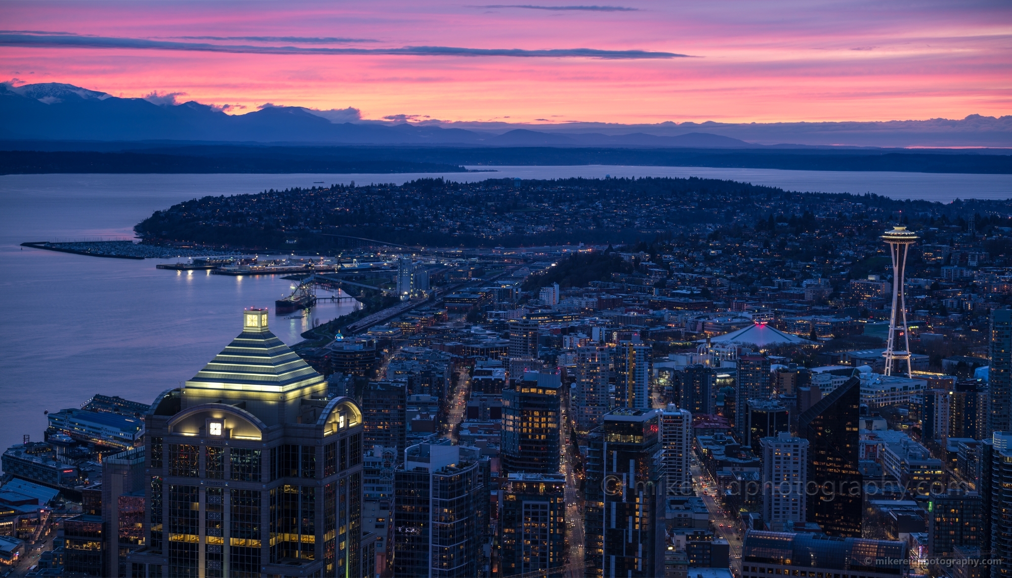 Sunset Light Over Seattle Sky View Observatory Seattle