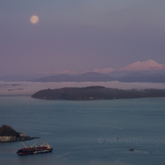 Moonset Over the Olympics Sky View Observatory Seattle To order a print please email me at  Mike Reid Photography : seattle, sky view observatory, svo, zeiss lenses, columbia center, urban, sunrise, fog, sunset, puget sound, elliott bay, space needle, northwest, washington, rainier, baker