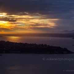 Olympics Sunstar To order a print please email me at  Mike Reid Photography : seattle, sky view observatory, svo, zeiss lenses, columbia center, urban, sunrise, fog, sunset, puget sound, elliott bay, space needle, northwest, washington, rainier, baker, ferry