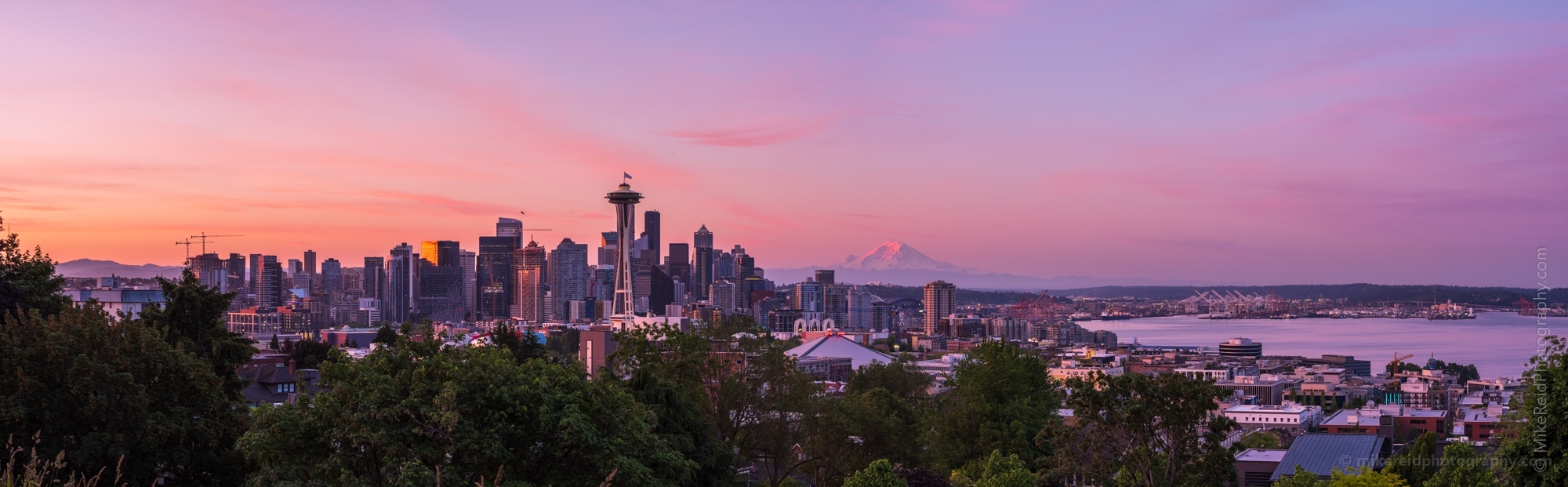 Seattle Kerry Park Dawn Pink Panorama.jpg 