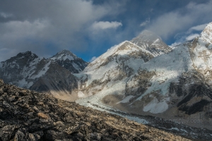 Heading up Kalla Patthar.jpg